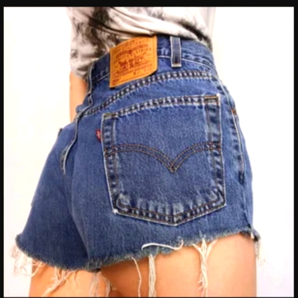 NWOT Levi's 550 Vintage Cutoff Denim Shorts Dark washed Blue Sz 32